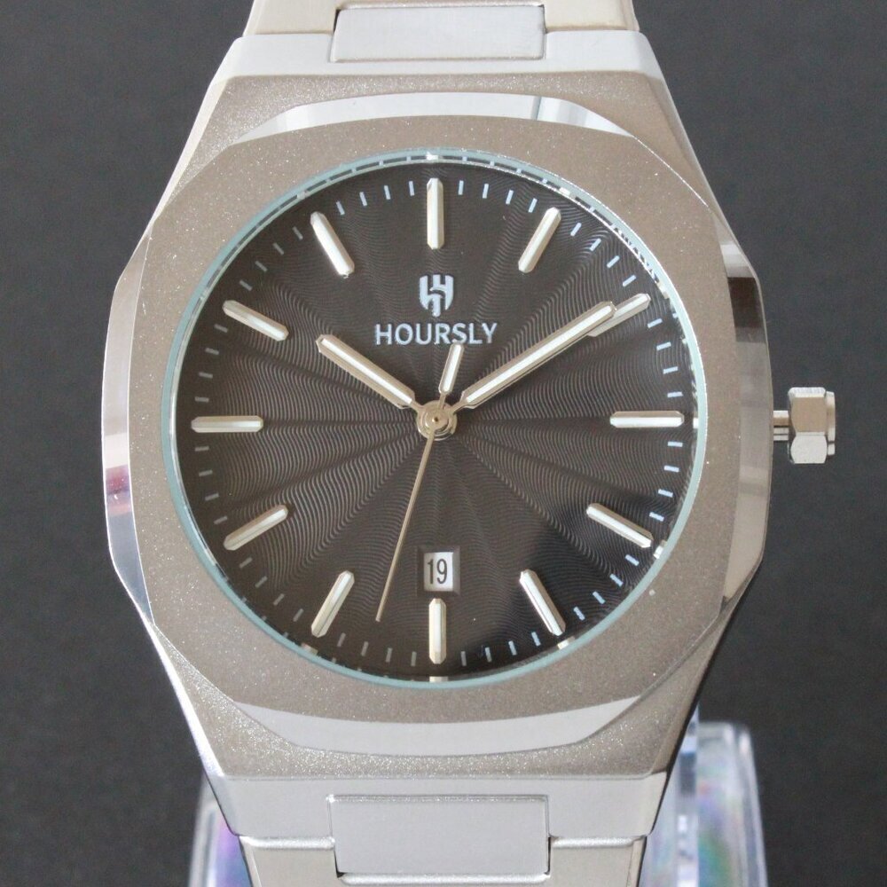 Men's Sports Watch Integrated Bracelet Black Dial 42mm - Picture 9 of 16